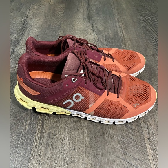 On Cloud Running Mens Sneakers - Picture 4 of 11